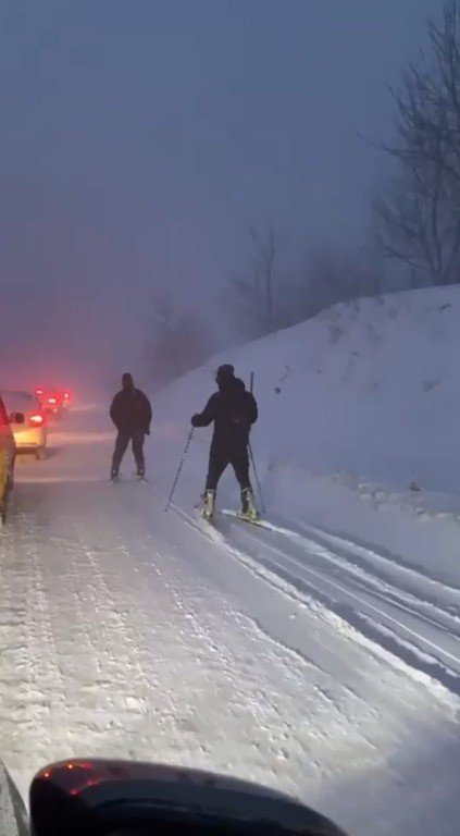 Uludağ Yolu Kapandı, 25 Kilometrelik Trafik Oluştu