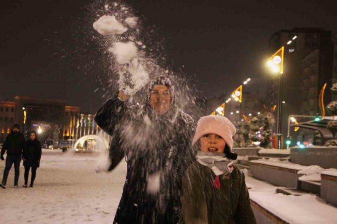 Elazığ’da Kar Kartpostallık Görüntüler Oluşturdu