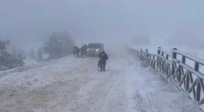 Spil’de Mahsur Kalanlar İtfaiye Ekipleri Tarafından Kurtarıldı