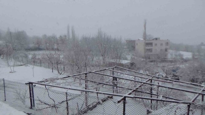 Batman’da 270 Yerleşim Yerinin Yolu Ulaşıma Kapandı