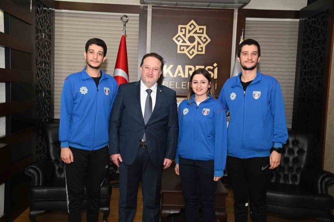 Karesi Belediyespor’un Şampiyonları Makamda