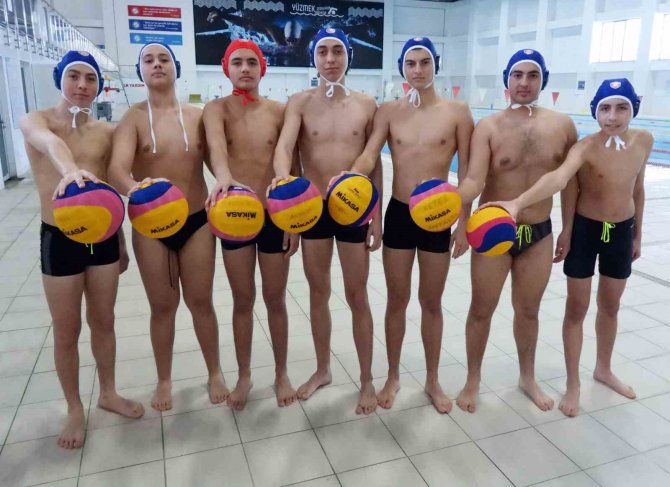 Kepez’in Su Topu Takımı Yarı Finale Kaldı