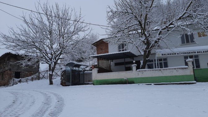 Kepsut Kar Altında