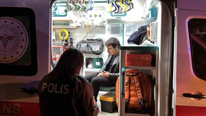 İ̇ki Otomobil Kafa Kafaya Çarpıştı: 1’i Ağır 6 Yaralı
