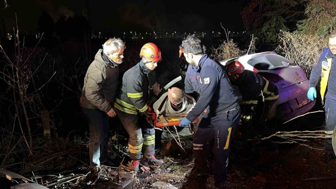 İ̇ki Otomobil Kafa Kafaya Çarpıştı: 1’i Ağır 6 Yaralı