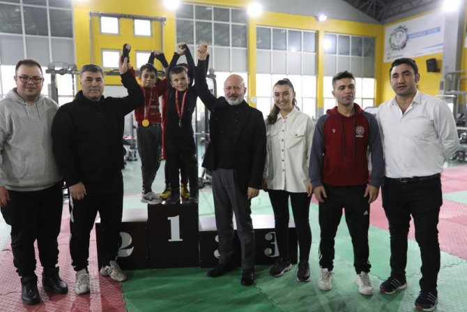 Başkan Çolakbayrakdar; “Şampiyon Sporcular Yetiştiriyoruz”