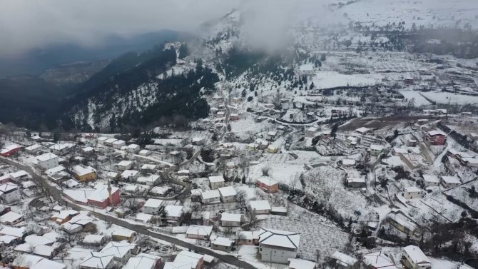 Yaylalar Karla Eşsiz Manzaraya Büründü, Kar Ve Buz Sürücülere Zor Anlar Yaşattı