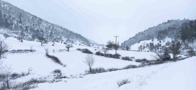 Kuraklık Sonrası Gelen Kar Vatandaşı Mutlu Etti