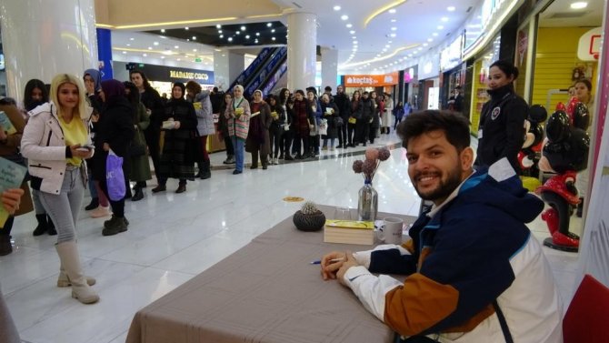 Mardin’de Kar Yağışını Rağmen İmza Gününe Yoğun İlgi