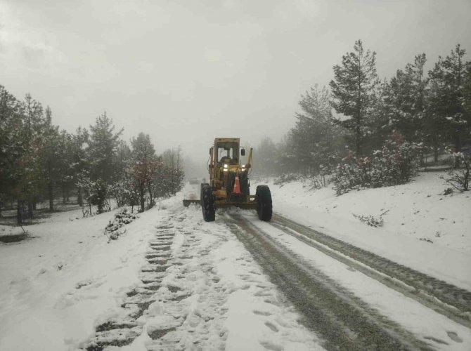 Mut’un Yayla Mahallelerinde Karla Mücadele