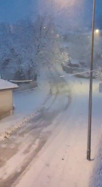 Kavaklıdere’de Kar Kalınlığı 20 Santimetreye Ulaştı