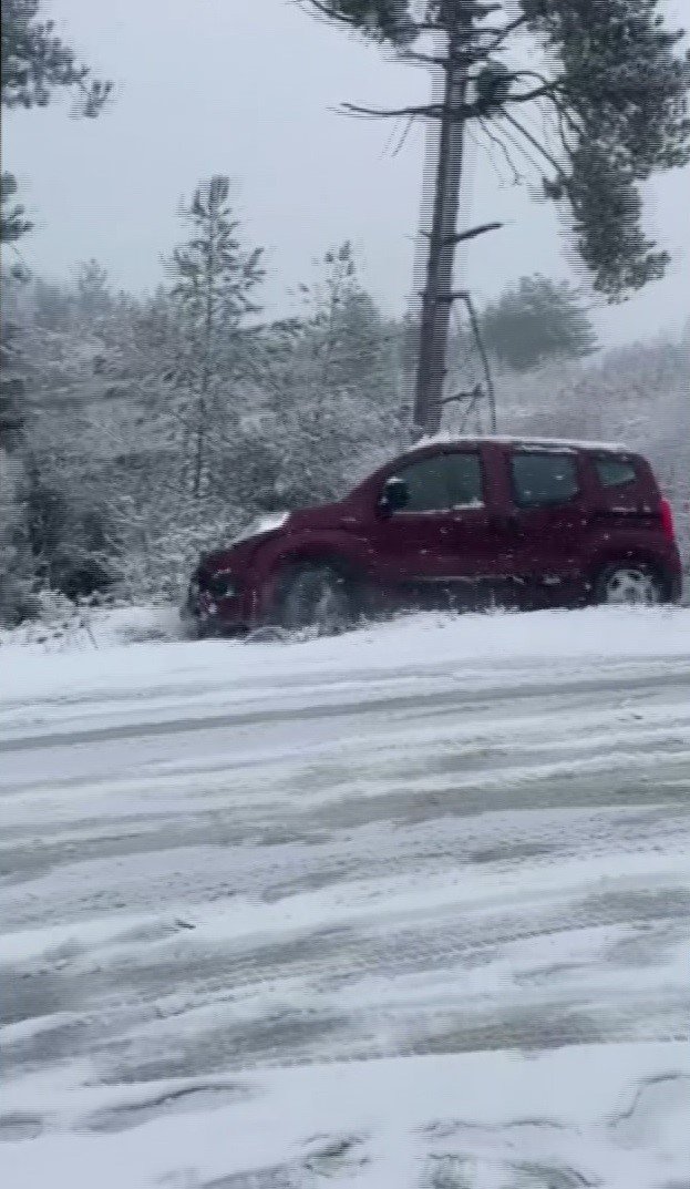 Muğla’da Kar Sonrası Kaza Anları Vatandaş Kamerasına Yansıdı