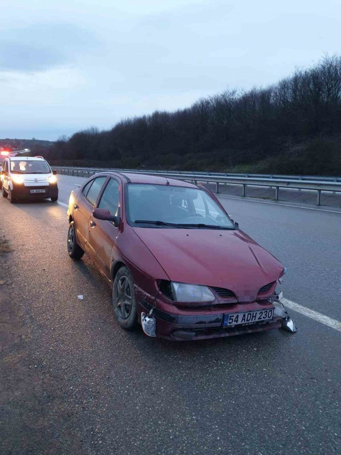 Kontrolden Çıkan Otomobil Bariyerlere Çarptı: 1 Yaralı