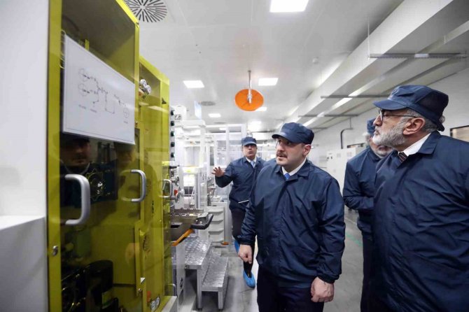Bakan Varank Pil Üretim Tesisini Ziyaret Etti