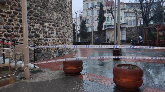 Galata Kulesi’ndeki Demirler Rüzgardan Hasar Gördü