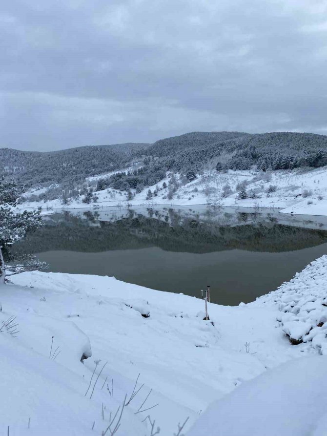 Sındırgı Kar Yağışı İle Beyaz Gelinlik Giydi