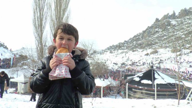 Yedincisi Düzenlenen Festivalde 7 Buçuk Ton Sucuk 350 Bin Kişiye Dağıtıldı