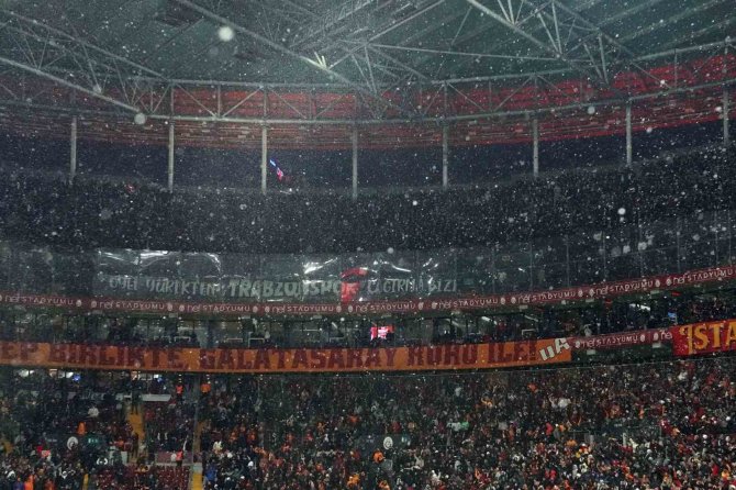Spor Toto Süper Lig: Galatasaray: 1 - Trabzonspor: 1 (Maç Devam Ediyor)