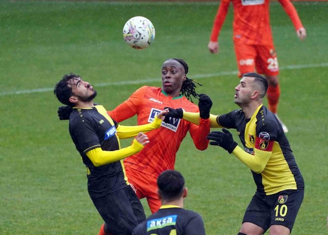 Spor Toto Süper Lig: İ̇stanbulspor: 2 - Alanyaspor: 1 (Maç Sonucu)