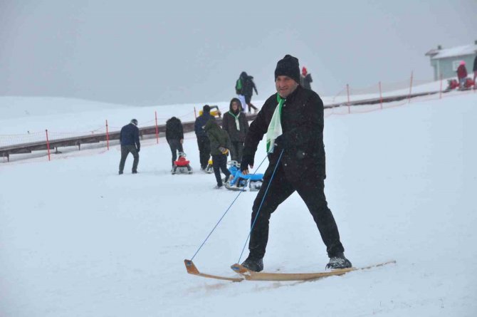Modern Kayağın Atası Olarak Gösteriliyor, Tasarımı İle Dikkat Çekiyor