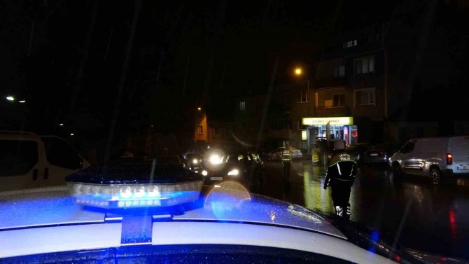 Uludağ Yolunda Tipi Sonrası Yol Kapandı, Sürücüler Zor Anlar Yaşadı