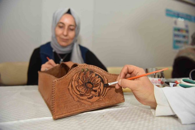 Yıldırım’da Deri Sanatının İncelikleri Öğretiliyor