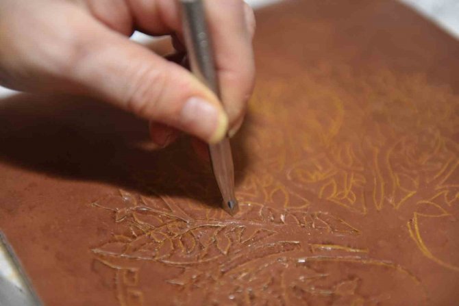 Yıldırım’da Deri Sanatının İncelikleri Öğretiliyor