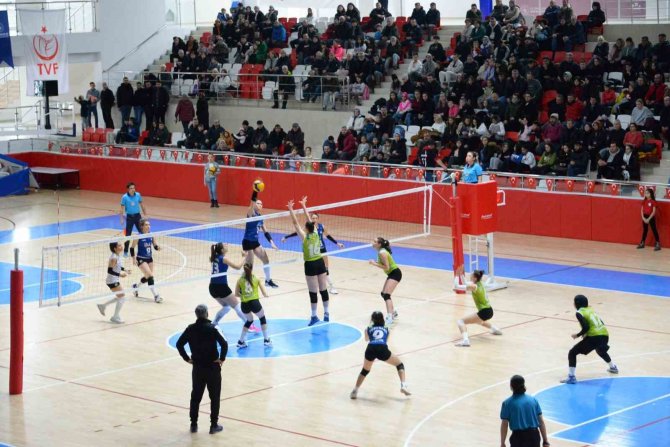 "Bizim Kızlar" Grup Liderliğini Garantiledi