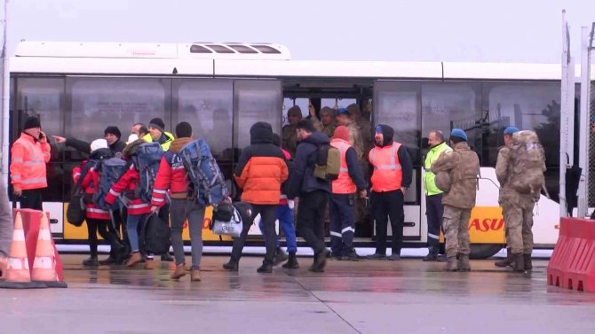 700 Kişilik Arama Kurtarma Ekibi, Sabiha Gökçen Havalimanı’ndan Deprem Bölgesine Gitti