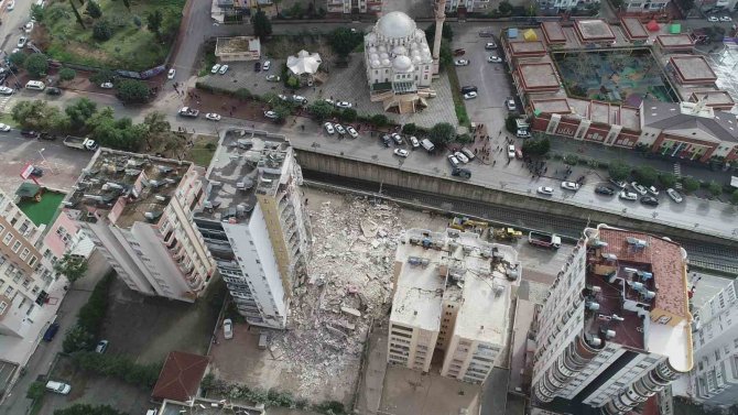 Adana’da Artçı Depremde Yıkılan Kubilay Apartmanı Havadan Görüntülendi