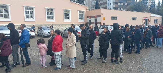 Öğretmenevinden Depremzedelere Yemek