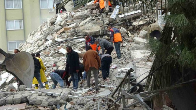 Adana’da 8 Kişi İçin Belur Apartmanı’nda Umutlu Bekleyiş
