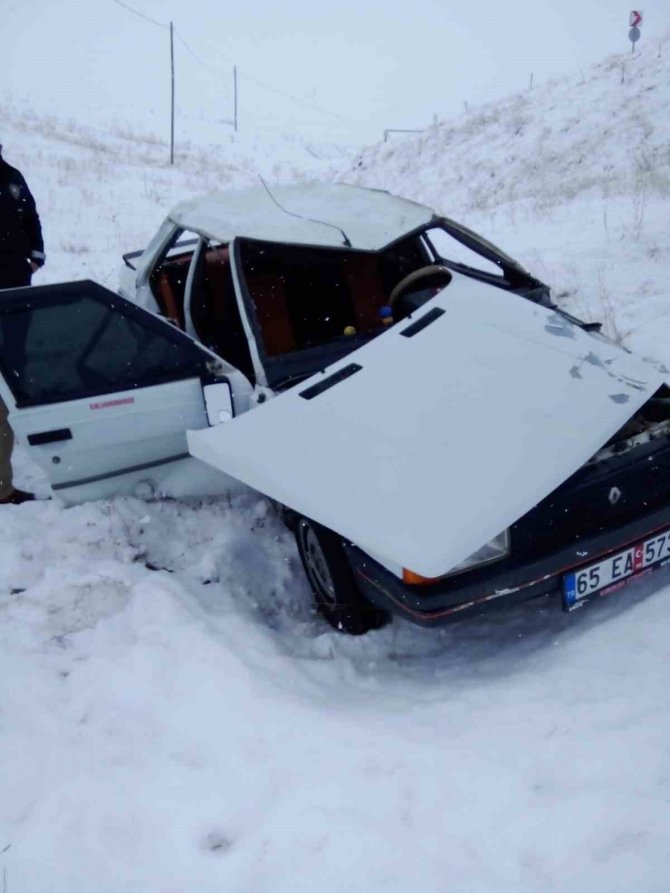 Ağrı’da Kar Yağışı Kazaya Neden Oldu: 2 Yaralı