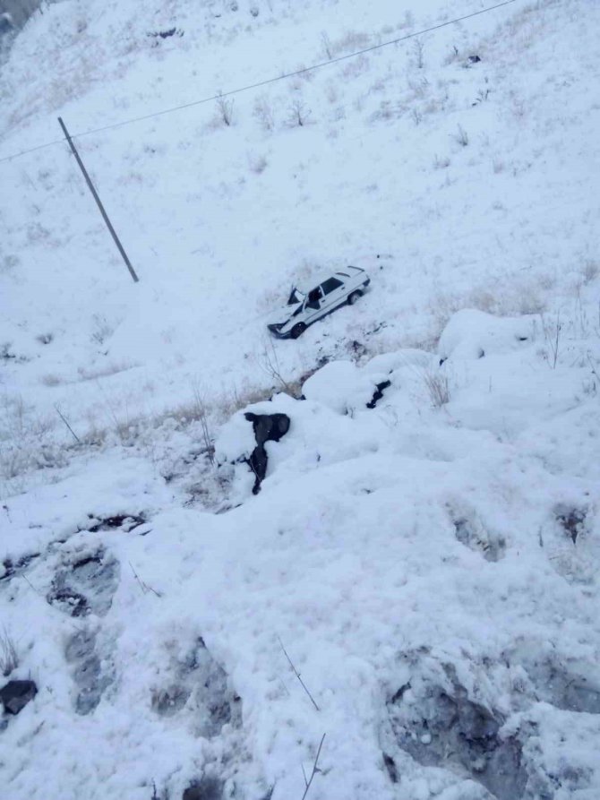 Ağrı’da Kar Yağışı Kazaya Neden Oldu: 2 Yaralı