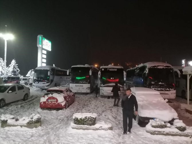 Antalya-konya Kara Yolu’nda Yüzlerce Araç Yolun Açılmasını Bekliyor