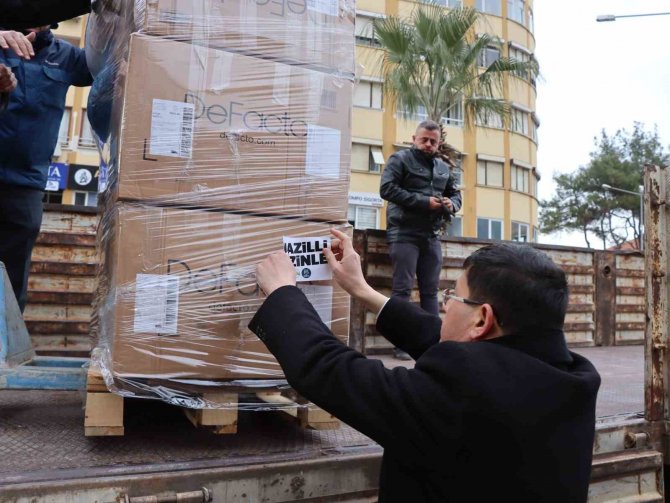 Nazilli’de 5 Tır Ve 2 Kamyon Dolusu Yardım Malzemesi Toplandı