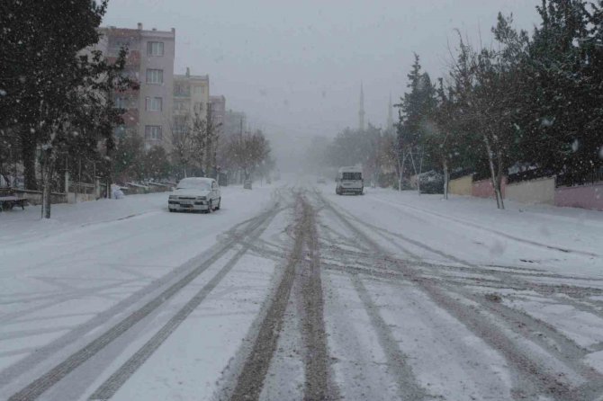 Balıkesir’de Kar Etkili Olmaya Devam Ediyor
