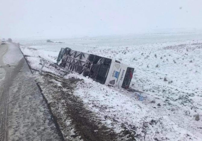 Kamil Koç’a Ait 2 Otobüs 5 Kilometre Arayla Karda Yan Yattı