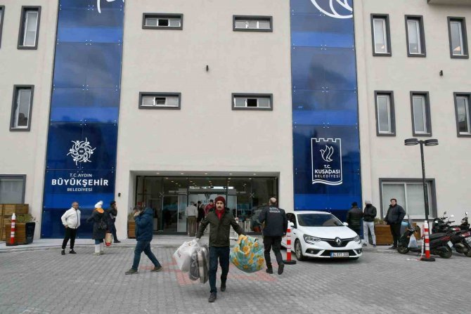 Kuşadası Depremzedeler İçin Tek Yürek Oldu
