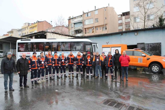 Bayrak, Deprem Bölgesine Gitmek Üzere Yola Çıktı