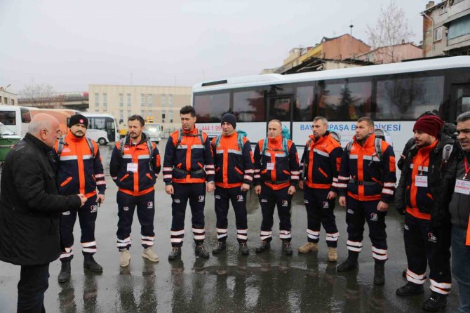 Bayrak, Deprem Bölgesine Gitmek Üzere Yola Çıktı