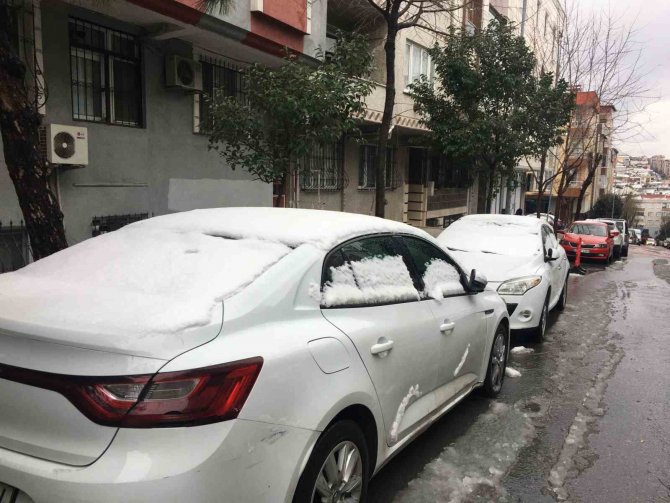 İ̇stanbul’a Beklenen Kar Yağışı Geldi Sevinci Yarım Kaldı “Deprem Nedeniyle Üzüntümüz Daha Ağır Basıyor”