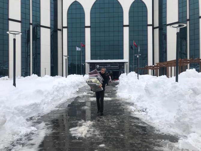 Bingöl’den Deprem Bölgelerine Yardım Gönderildi