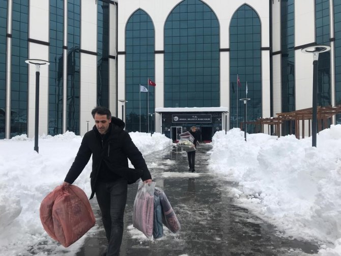 Bingöl’den Deprem Bölgelerine Yardım Gönderildi