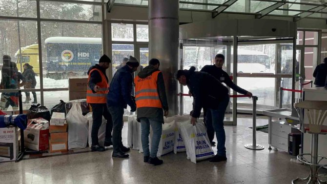 Tatvan’dan Deprem Bölgesine Yardım Eli