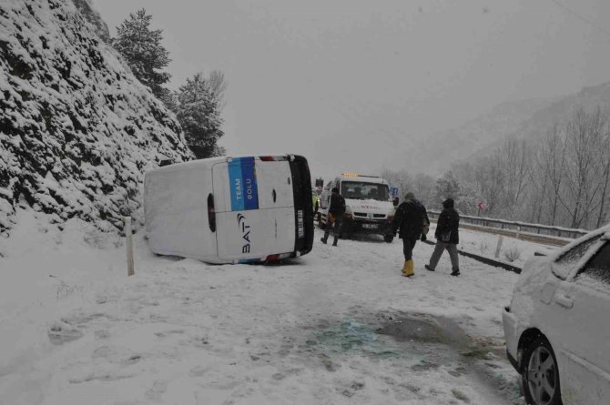 Bolu’da Kar Sebebiyle 3 Araç Zincirleme Kazaya Karıştı