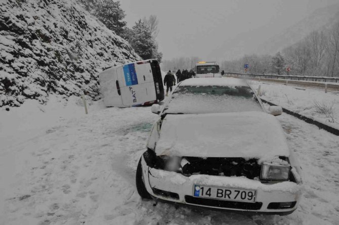 Bolu’da Kar Sebebiyle 3 Araç Zincirleme Kazaya Karıştı