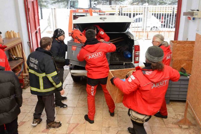 Bozüyük Belediyesi’nden Depremzedelere Yardım Eli