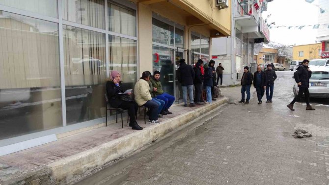 Burdurlular Depremzedelere Yardım İçin Koştu