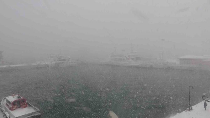 Yoğun Kar Yağışı Nedeniyle Çanakkale-kilitbahir Seferleri Durduruldu